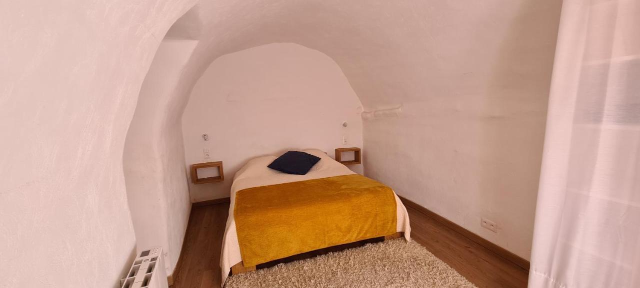 Les Studios De St Guilhem Saint-Guilhem-le-Desert Exterior photo