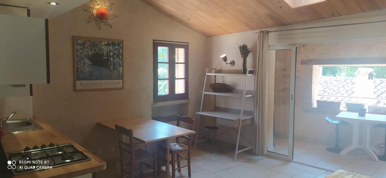 Les Studios De St Guilhem Saint-Guilhem-le-Desert Exterior photo